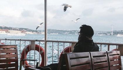 爱游戏官网-利雅得新月中场核心发挥出色，利雅得新月足球俱乐部