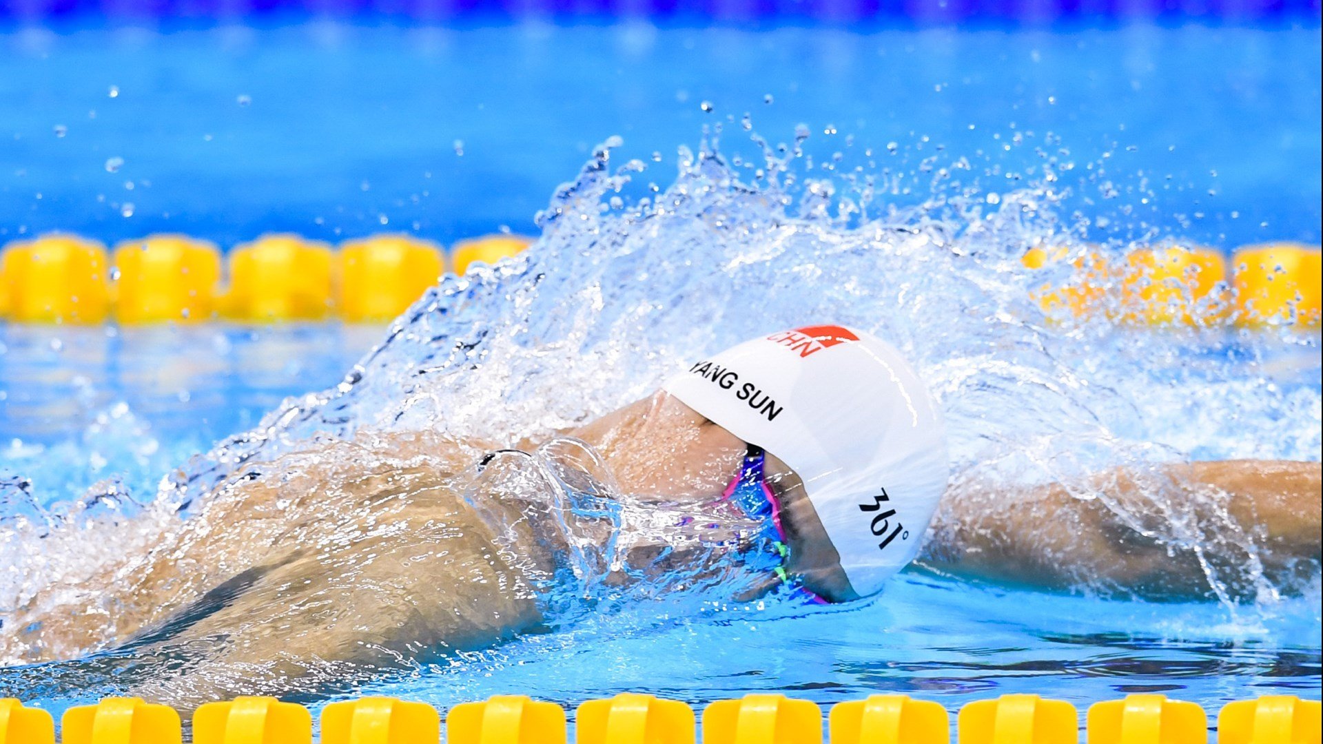 “生死瞬间:赛场上的危险时刻与救援奇迹”,生死瞬间视频集锦