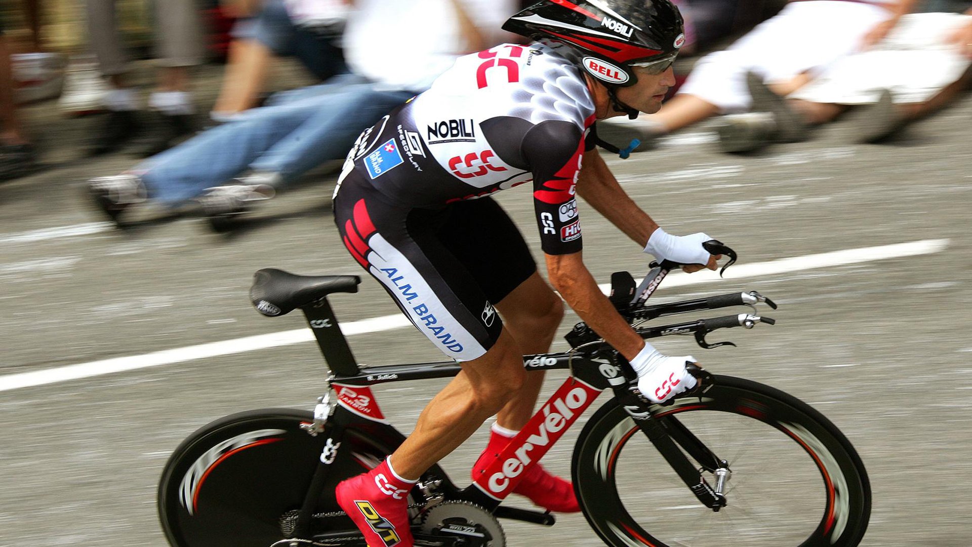 《未来电竞场馆：虚拟与现实融合的全沉浸体验》，未来电竞市场前景巨大